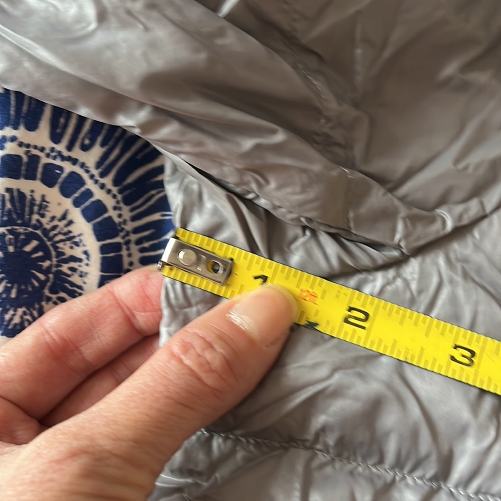 UNIQLO silver ultra light down puffer jacket zippered pockets size XS packable - Picture 8 of 9